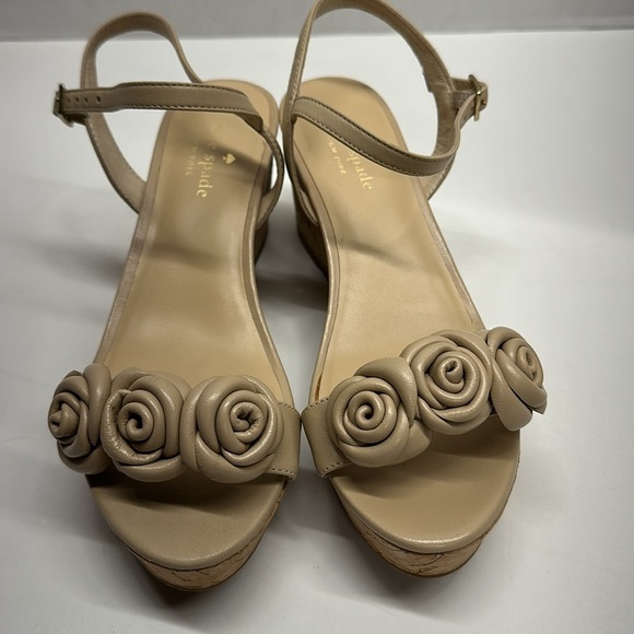 Kate Spade Jill Wedges Heels Shoes Open Toe Leather Floral Rosette Tan Nude 7 - Picture 2 of 11